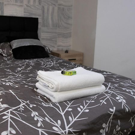 Hills View Apartments Манчестер Экстерьер фото