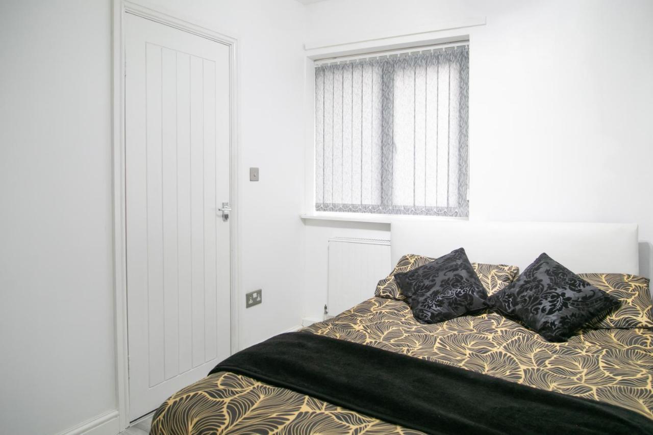 Hills View Apartments Манчестер Экстерьер фото