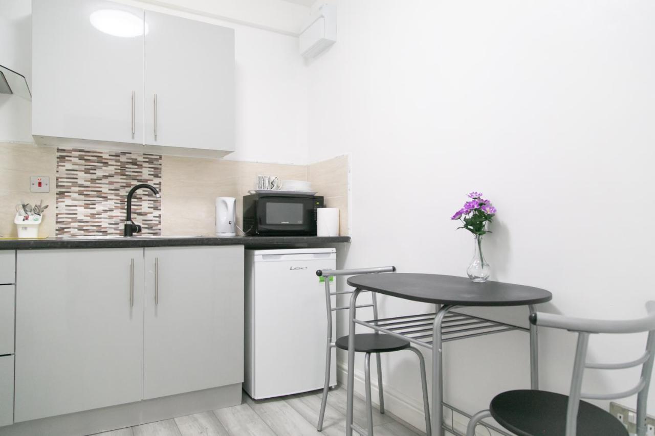 Hills View Apartments Манчестер Экстерьер фото