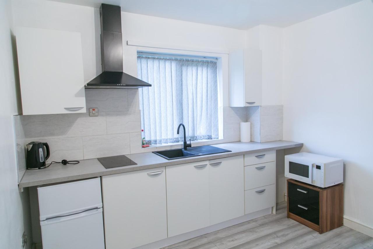 Hills View Apartments Манчестер Экстерьер фото