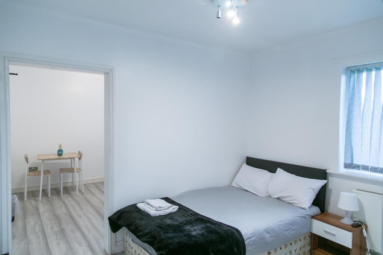 Hills View Apartments Манчестер Экстерьер фото