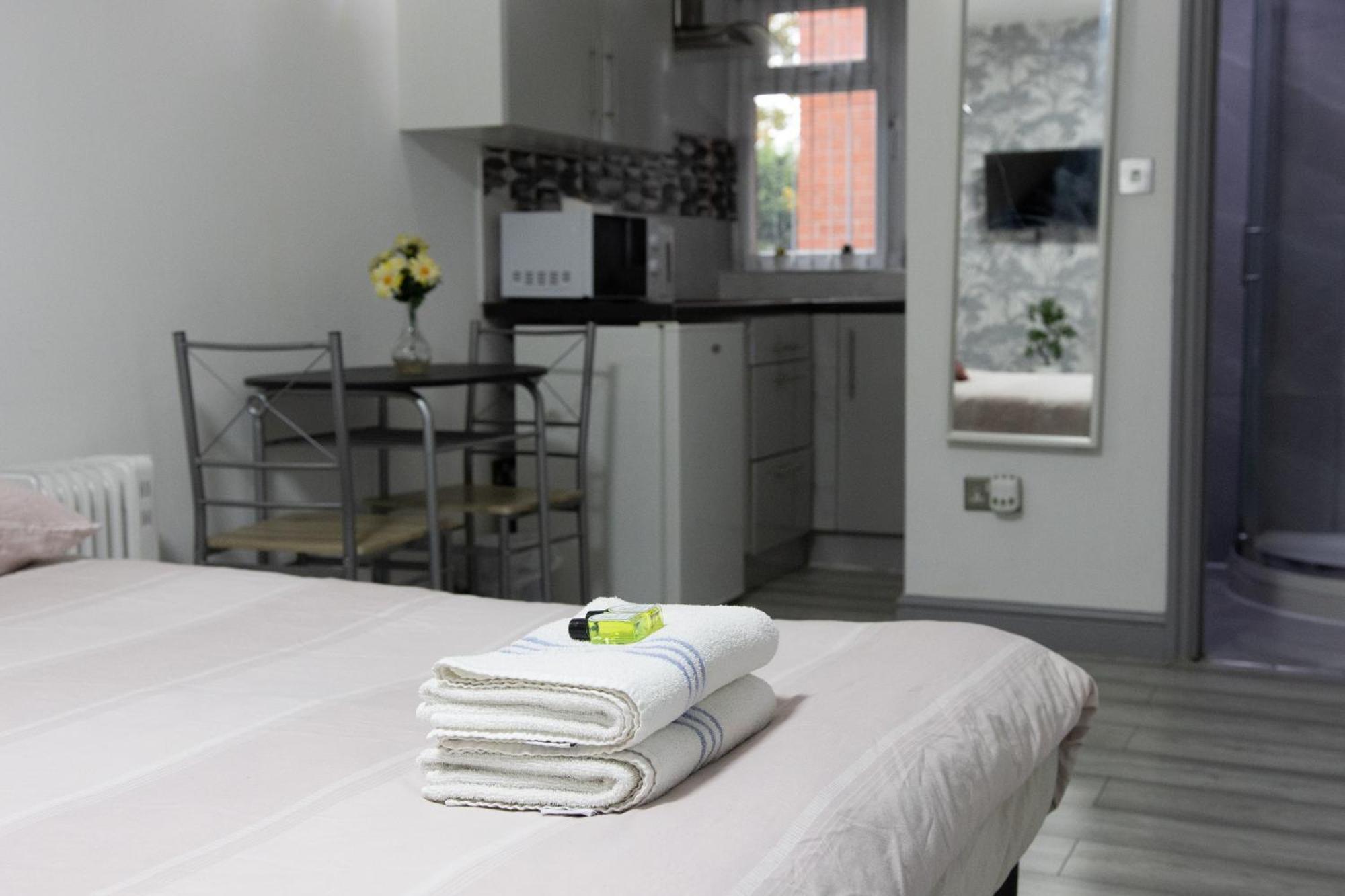 Hills View Apartments Манчестер Экстерьер фото