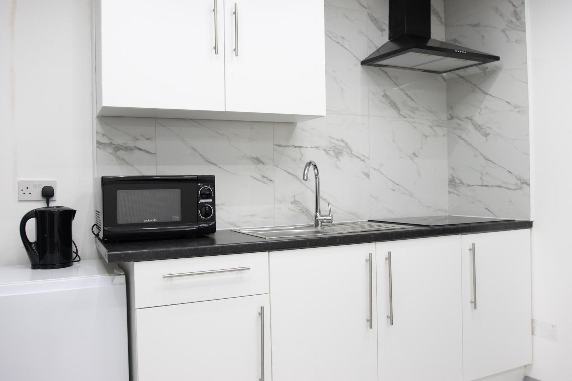 Hills View Apartments Манчестер Экстерьер фото